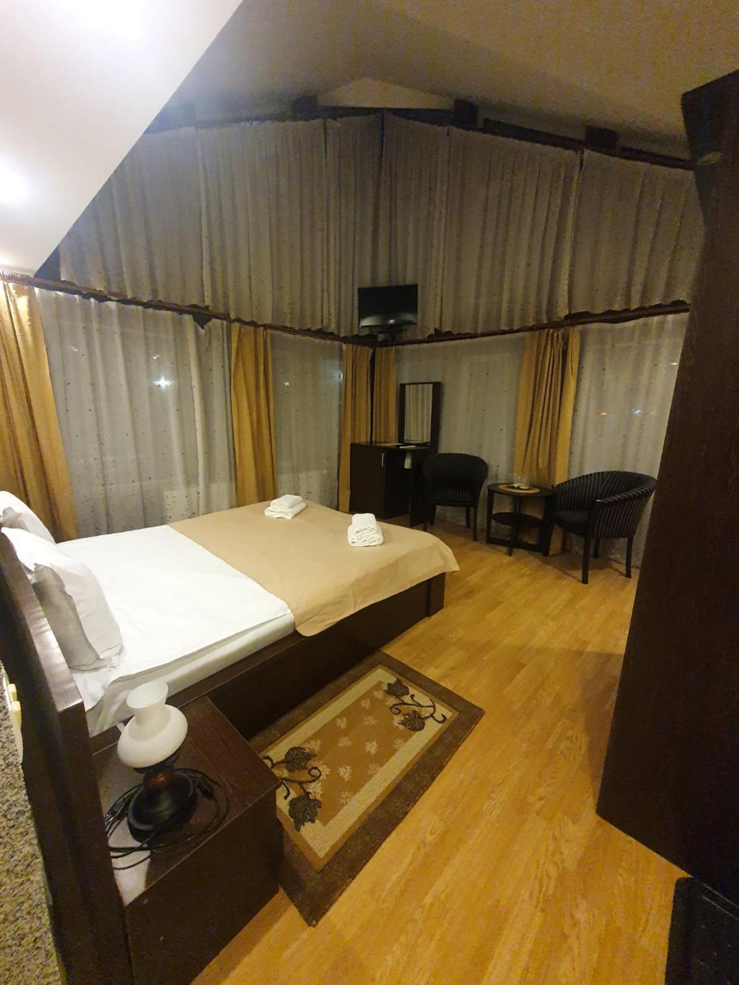 Pensiunea Caprioara Buşteni Extérieur photo